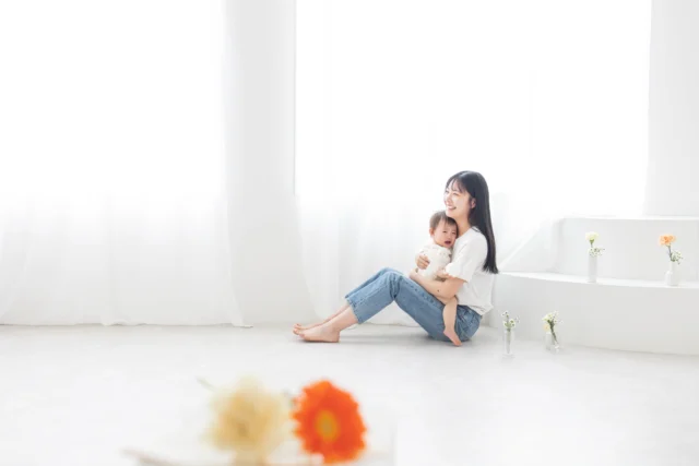 .

📸 photo atelier anone.

　栃木県足利市｜ママ2人のフォトスタジオ

🌿 ⸝⸝ ⸝⸝ ⸝⸝ ⸝⸝ ⸝⸝ ⸝⸝ 🌿

やわらかな初夏の光と、
心地よい風が通り抜ける空間で𓂃◌𓈒𓐍

photo atelier anone. は、
子育て中のママ2人が営む
小さな写真スタジオです🕊️🤍

赤ちゃんのぐずりも、
子どもの照れた表情も、
その子らしい大切な一瞬🌼

慌ただしく過ぎていく毎日の中で、
いつか懐かしく思い出す
“今” を写真に残します📖✨

🌿 ⸝⸝ ⸝⸝ ⸝⸝ ⸝⸝ ⸝⸝ ⸝⸝ 🌿

何年後も、
その日の空気まで思い出せるような一枚を。

.
