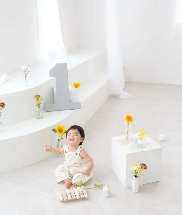 .

📸 photo atelier anone.

　栃木県足利市｜ママ2人のフォトスタジオ

🌿 ⸝⸝ ⸝⸝ ⸝⸝ ⸝⸝ ⸝⸝ ⸝⸝ 🌿

やわらかな初夏の光と、
心地よい風が通り抜ける空間で𓂃◌𓈒𓐍

photo atelier anone. は、
子育て中のママ2人が営む
小さな写真スタジオです🕊️🤍

赤ちゃんのぐずりも、
子どもの照れた表情も、
その子らしい大切な一瞬🌼

慌ただしく過ぎていく毎日の中で、
ふと見返したくなるような、
やさしい記憶を残します📖✨

🌿 ⸝⸝ ⸝⸝ ⸝⸝ ⸝⸝ ⸝⸝ ⸝⸝ 🌿

「今」を、未来の宝物に。

📸 photo atelier anone.
🤍 栃木県足利市