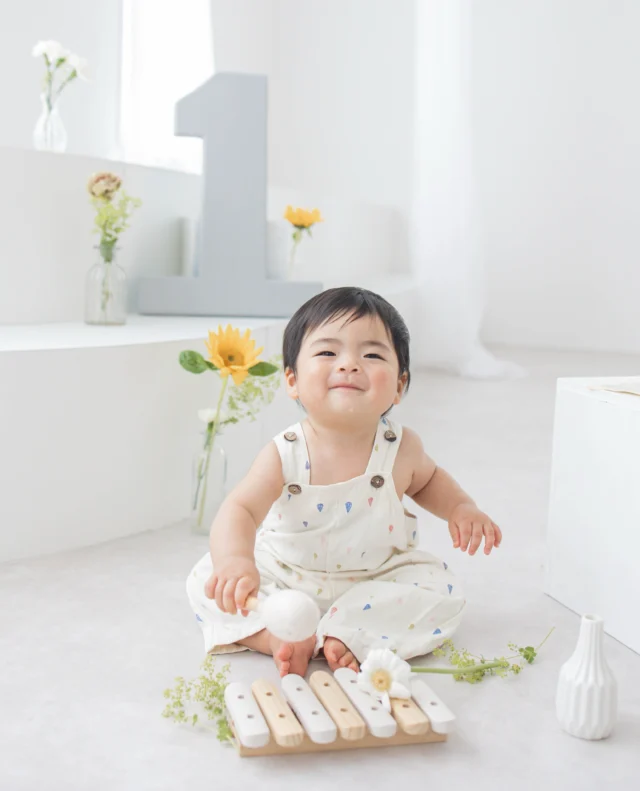 .

📸 photo atelier anone.

　栃木県足利市｜ママ2人のフォトスタジオ

🌿 ⸝⸝ ⸝⸝ ⸝⸝ ⸝⸝ ⸝⸝ ⸝⸝ 🌿

やわらかな初夏の光と、
心地よい風が通り抜ける空間で𓂃◌𓈒𓐍

photo atelier anone. は、
子育て中のママ2人が営む
小さな写真スタジオです🕊️🤍

赤ちゃんのぐずりも、
子どもの照れた表情も、
その子らしい大切な一瞬🌼

慌ただしく過ぎていく毎日の中で、
ふと見返したくなるような、
やさしい記憶を残します📖✨

🌿 ⸝⸝ ⸝⸝ ⸝⸝ ⸝⸝ ⸝⸝ ⸝⸝ 🌿

「今」を、未来の宝物に。

📸 photo atelier anone.
🤍 栃木県足利市

.
